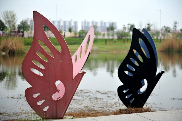 Virtual Opera Actress Makes Deb